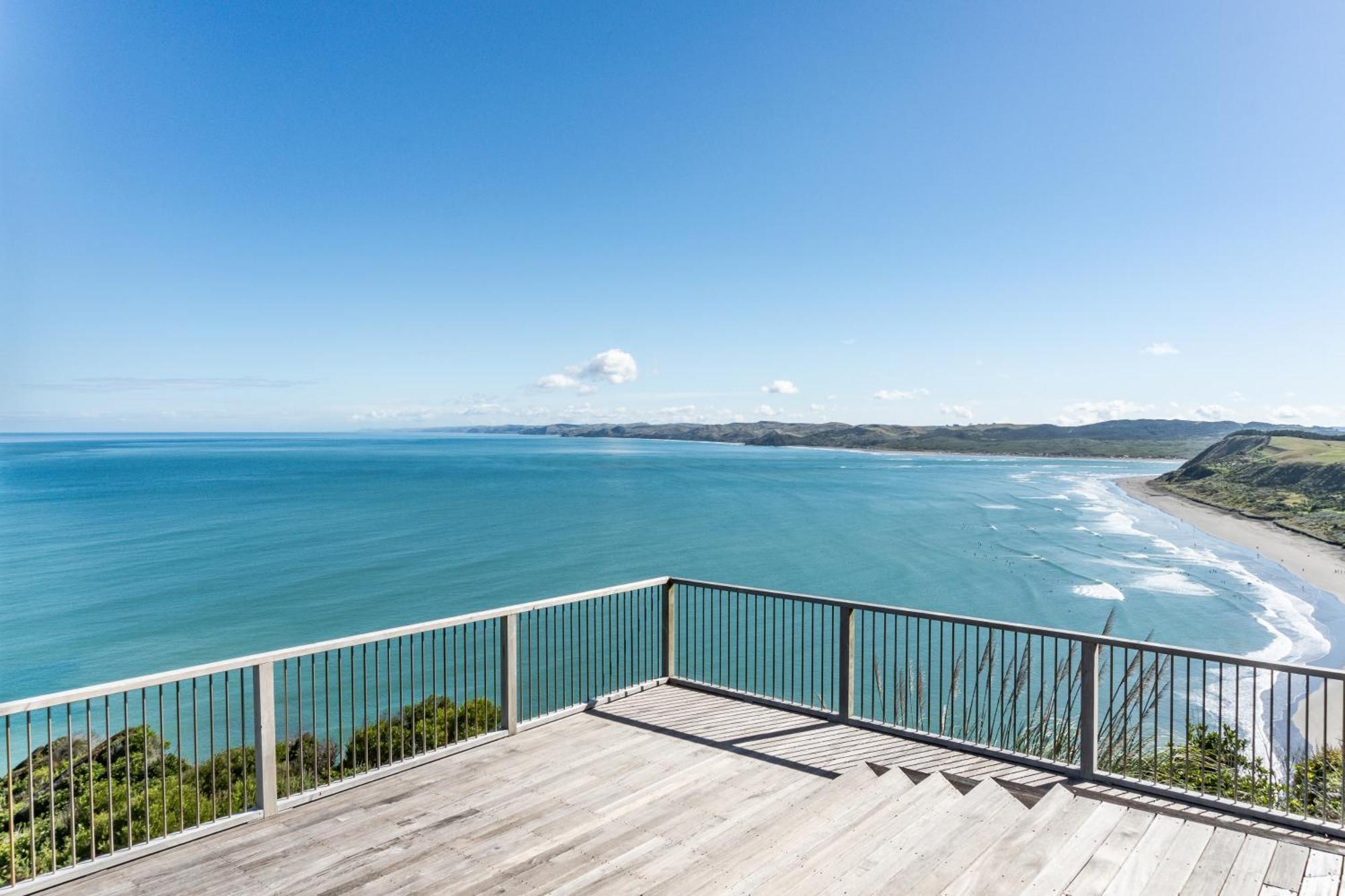 Earles Place Raglan